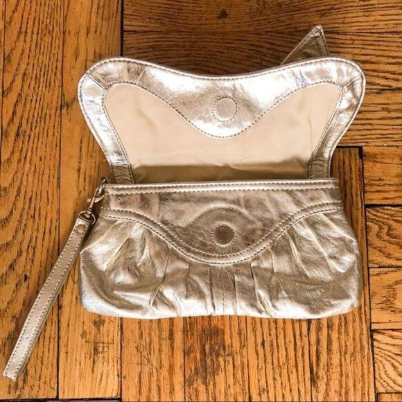 Cute wristlet gold bow Express - Picture 2 of 4